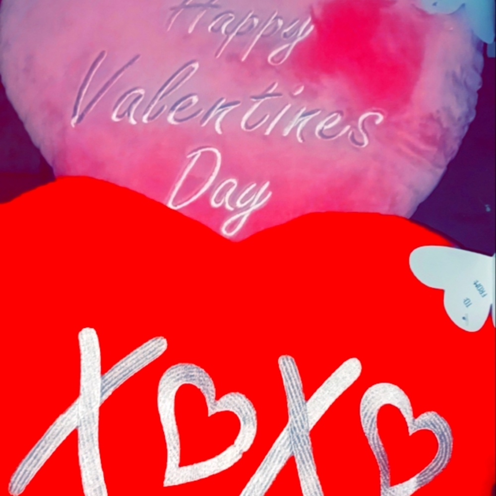 VALENTINE PLUSH HEART SHAPED THROW PILLOWS